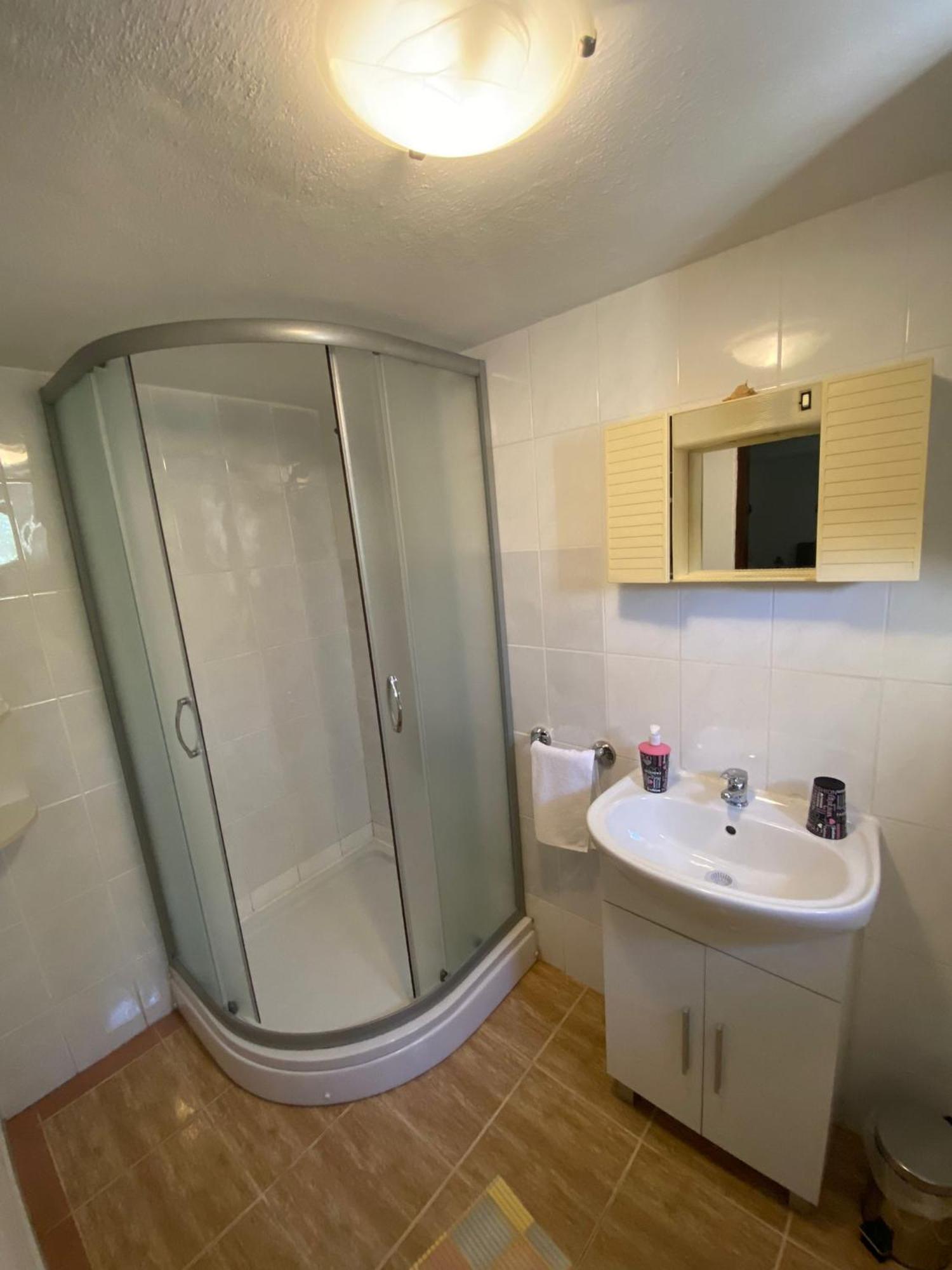 Apartmani Anka Gornji Karin Bagian luar foto